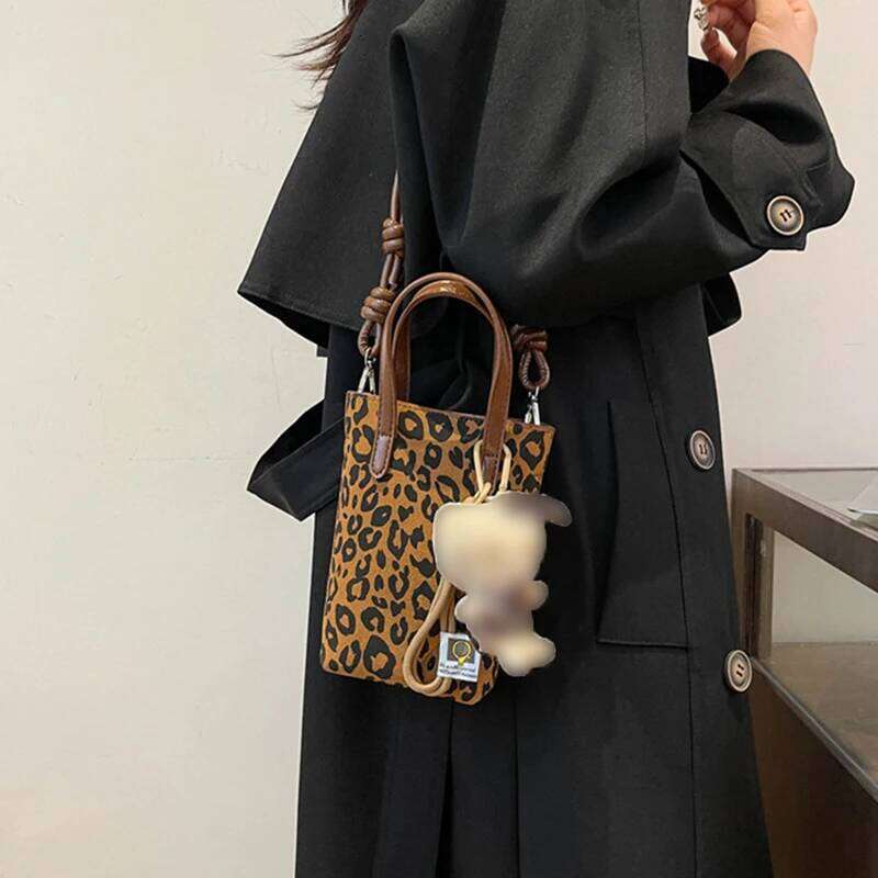 Retro Niche Leopard Print Women's Autumn and Winter Versatile Messenger Super Fire Suede Mobile Phone Small Square Bag XJ260109