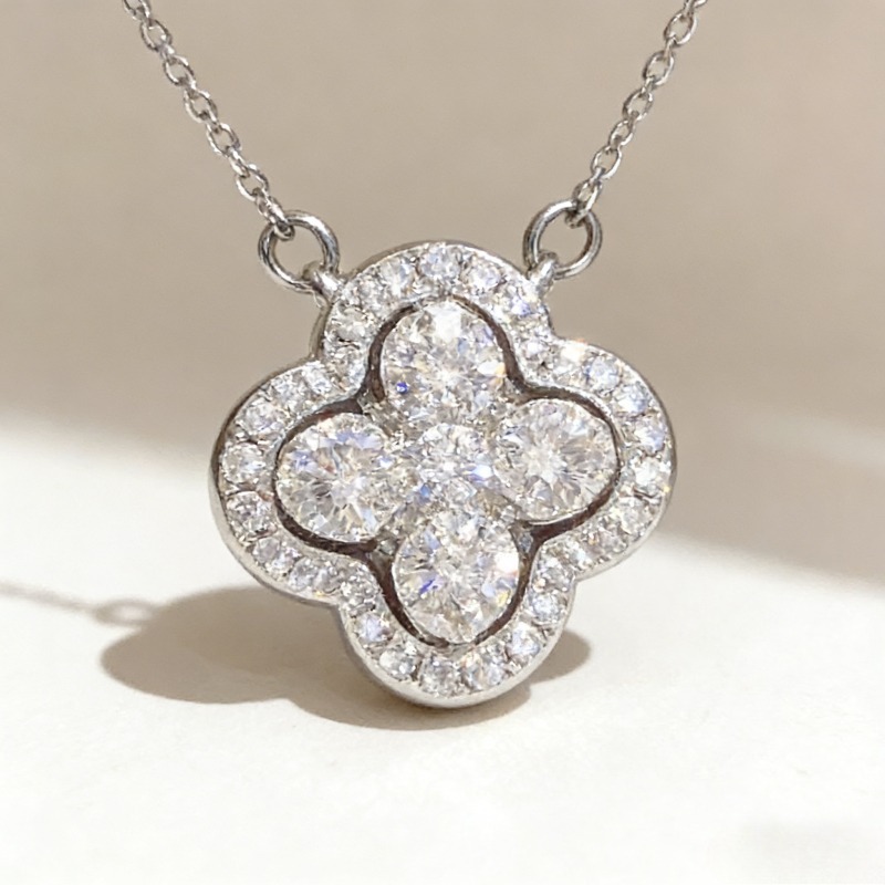 Four Leaf Clover Necklace Women's Light Luxury Jewelry Niche High-end Feeling Collarbone Chain Birthday Gift Accessory Outfit
