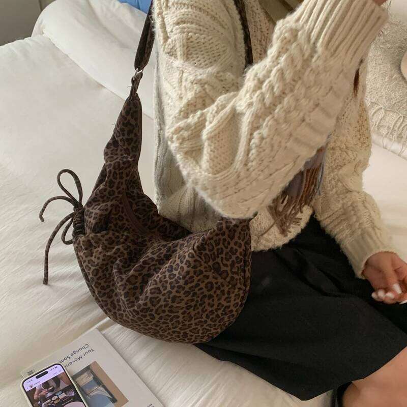 Korean Niche Design Leopard Print Commuter 2025 New Trendy Fashion Shoulder Large Capacity Casual Crossbody Bag 2575TDD XJ260109