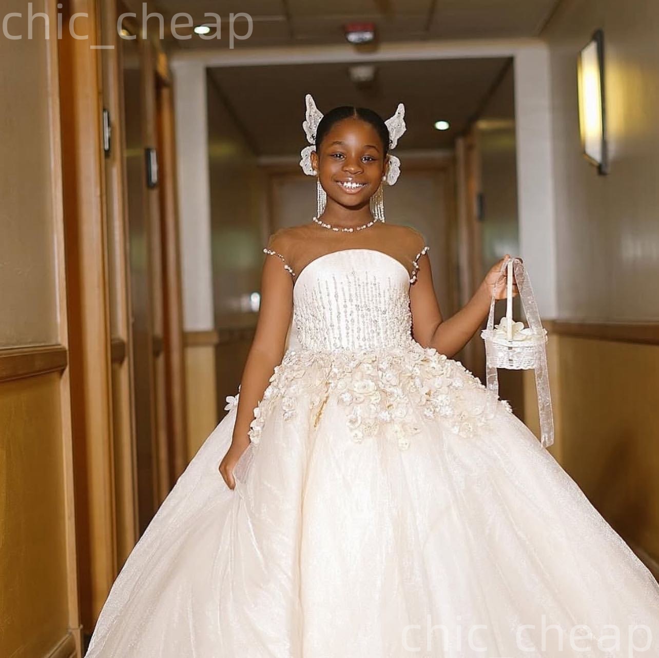 2026 Champagne Ball Gown Flower Girl Dresses Beaded Crystals Flowers Tulle Little Girl Christmas Peageant Birthday Christening Tutu Dress Gowns ZJ4270