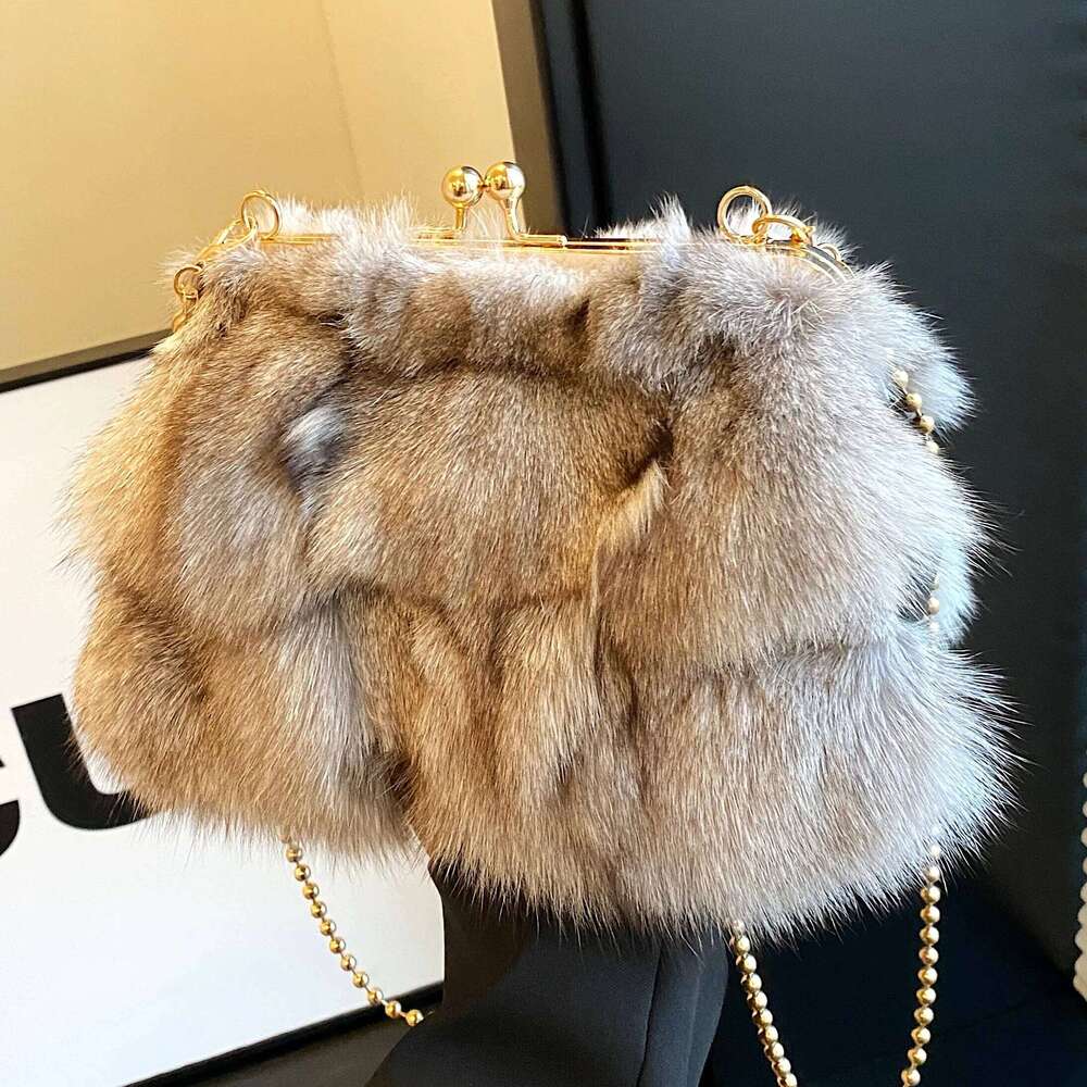Luxury Clutches Faux Fur Totes Shopping Handbag Winter Women Bag Plush Purse Trendy 2026 Shoulder Bags Cold Woollen Design XJ260109