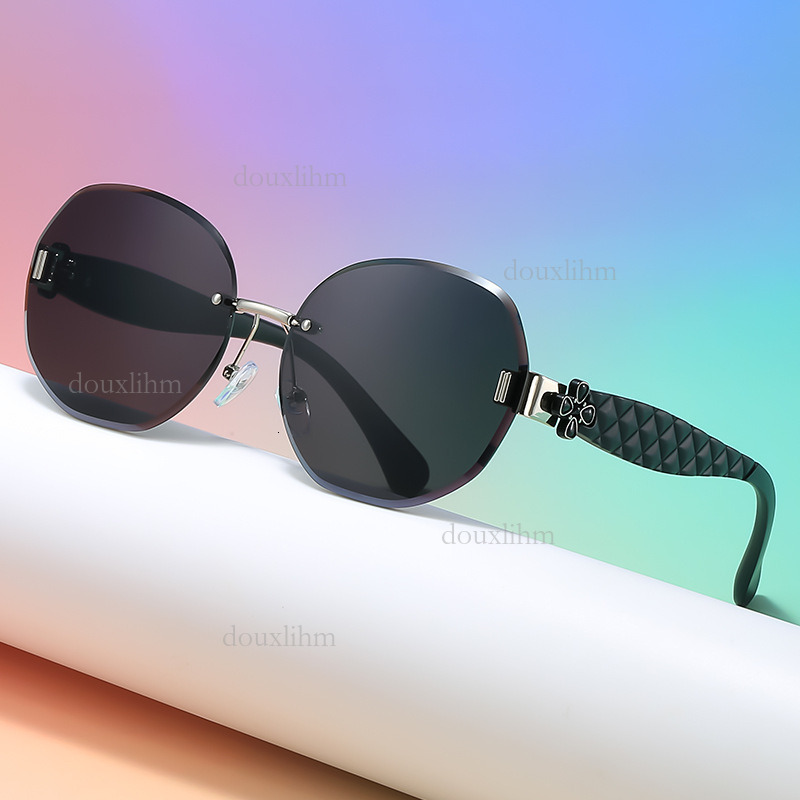 2026 Luxury Brand Fashion Accessories Designer Elliptical Frameless Glasses Wavy Clover Leg Sunglasses Women's Temperament Outdoor Sunglasses Who