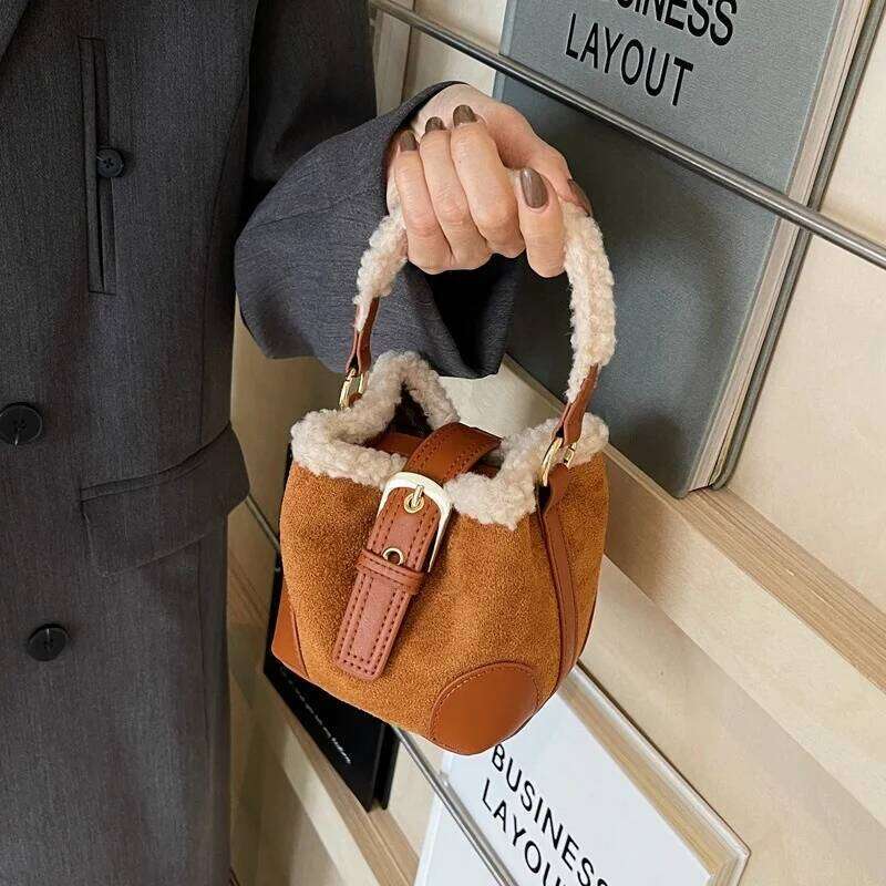 2025 Women's Bags Bucket Shoulder Autumn Winter Vintage Versatile Lamb Wool Handbag Elegant Fashion Crossbody Bag XJ260109