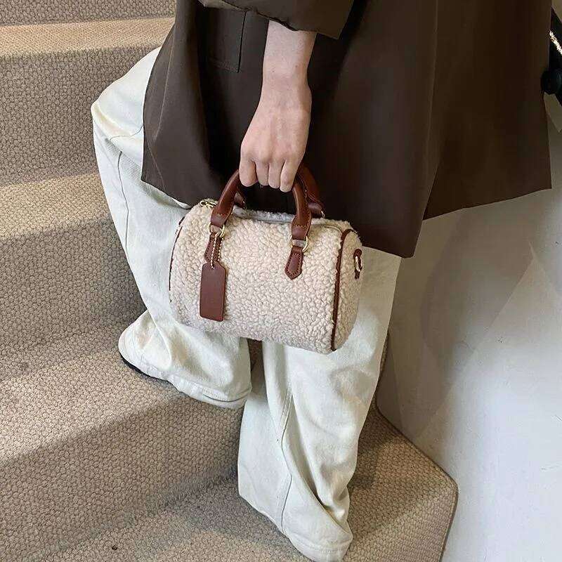 Korean Style Lambswool Pillow Handbag Women Soft Large Capacity Lightweight Shoulder Ladies Fashion Casual Crossbody Bag New XJ260109