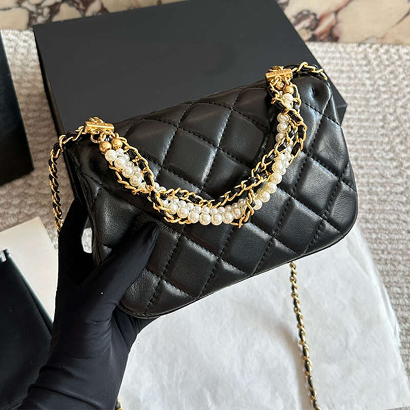 Designer Crossbody Bag with Pearl Chain Luxury Handbags Totes Shoulder Bag Diamond Grid Patterned Quilted Handbag 24p Square Purses