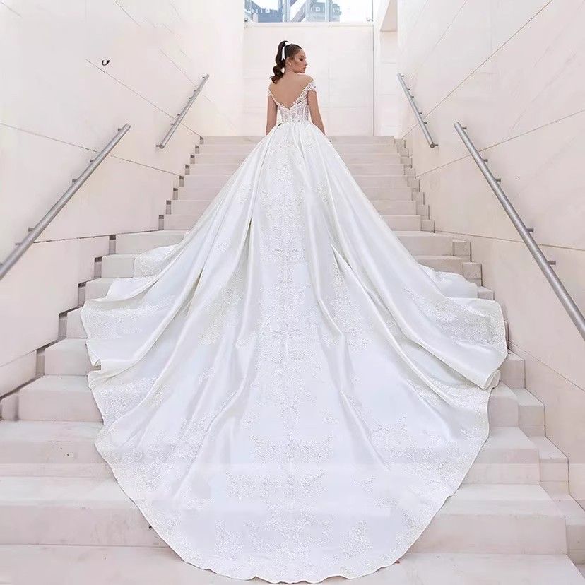 Princess Ball Gown Wedding Dresses Bridal Gowns Off Shoulder Satin Sleeveless Appliques Sequins Sweeptrain Plus Size Robe De Mariee Custom J09 B0312