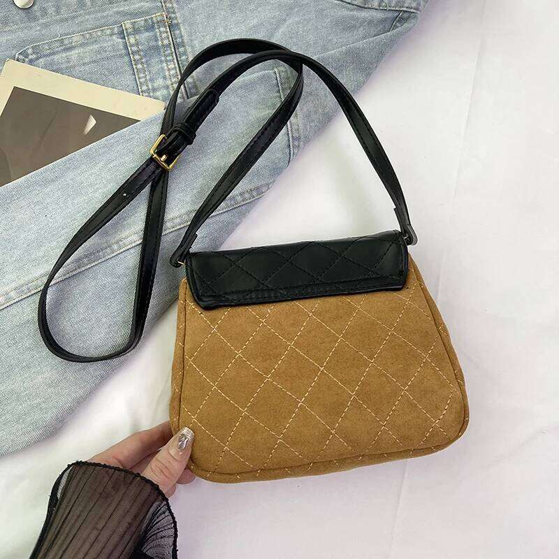Casual Elegant Vertical Small Square Bag for Women 2025 Early Autumn New Commuter Quilted Contrasting Color Single Shoulder Cros XJ260109