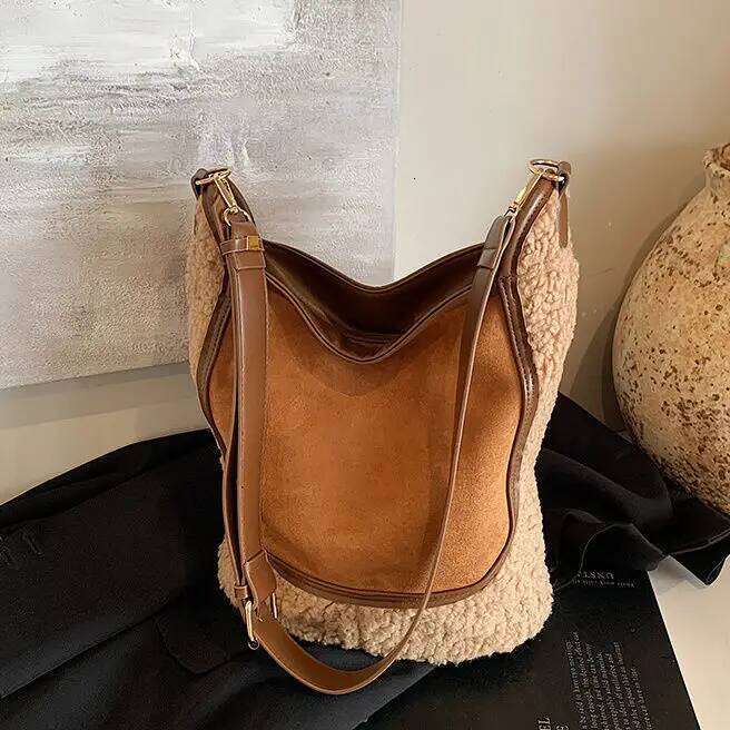 Large Capacity Winter Crossbody Lamb Fur Shoulder Versatile Bucket Bag for Outdoor Use Daily Matching Polyester XJ260109