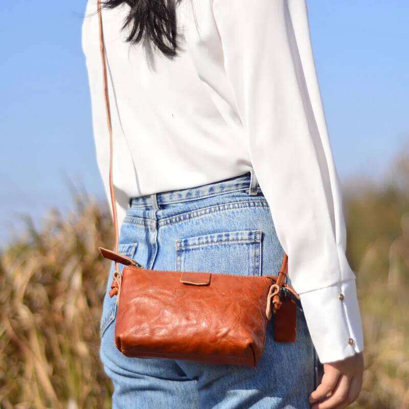 AETOO European and American retro motorcycle women's small square wide strap, single shoulder bag, high-end f XJ260109