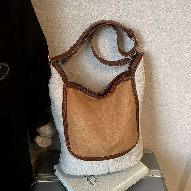 Large Capacity Winter Crossbody Lamb Fur Shoulder Versatile Bucket Bag for Outdoor Use Daily Matching Polyester XJ260109