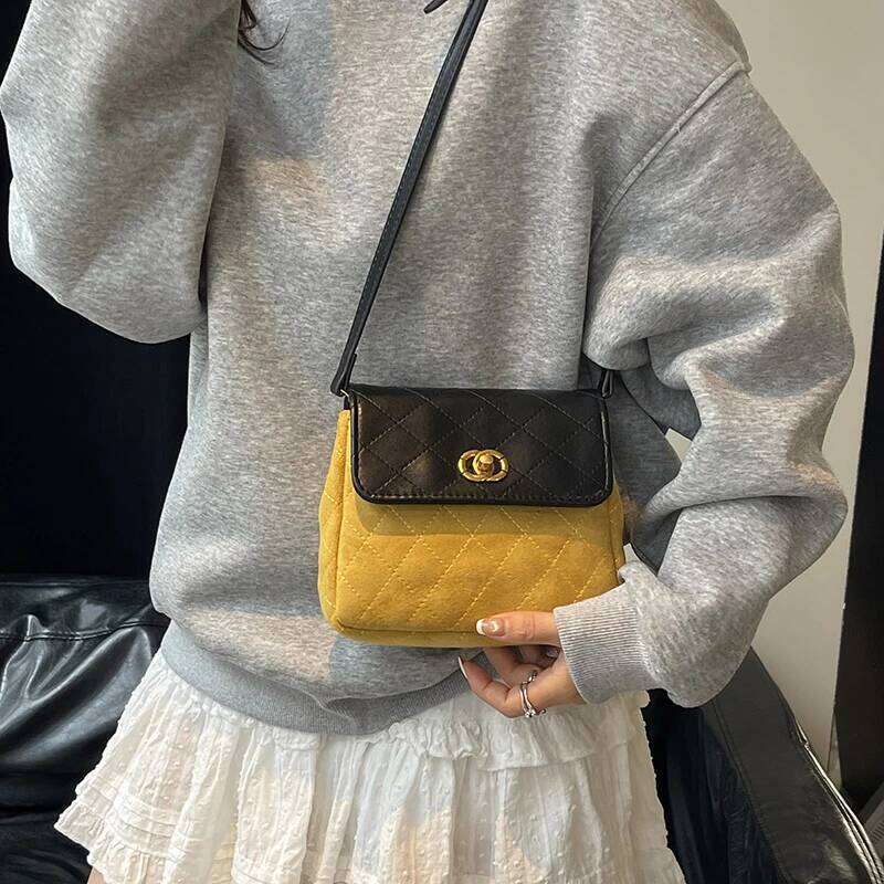 Casual Elegant Vertical Small Square Bag for Women 2025 Early Autumn New Commuter Quilted Contrasting Color Single Shoulder Cros XJ260109