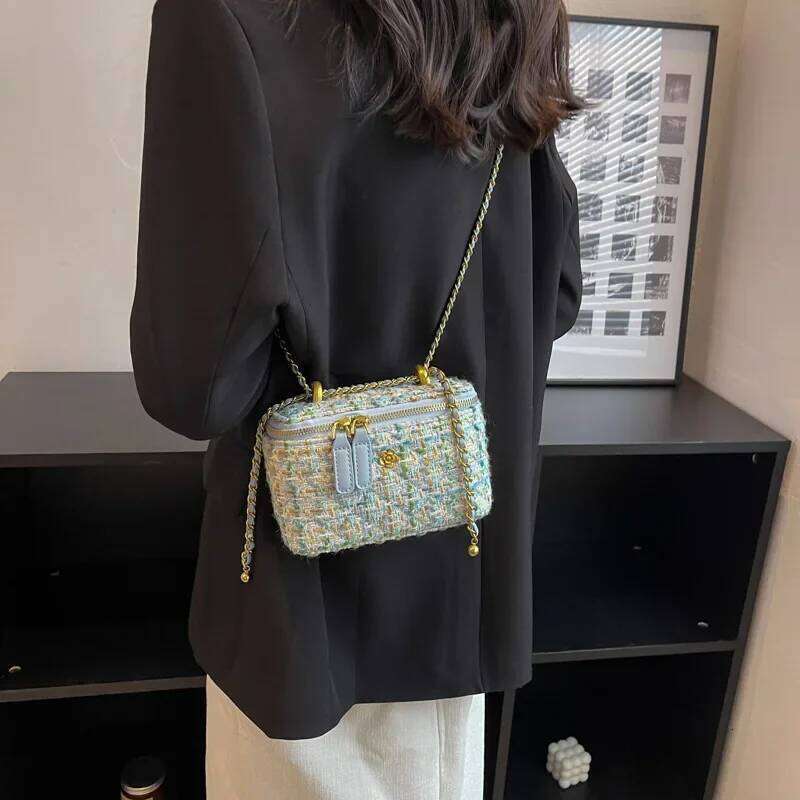 Women Shoulder Bags 2023 Popular Fashion Niche Crossbody Wool Chain Small Square Bag Fashionable Purses and Handbags XJ260109