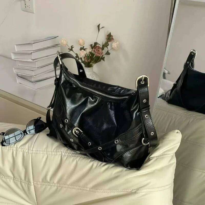 New American Hottie Motorcycle Oil Wax Punk Style One-shoulder Tote Large Capacity Commuting Crossbody Bag XJ260109