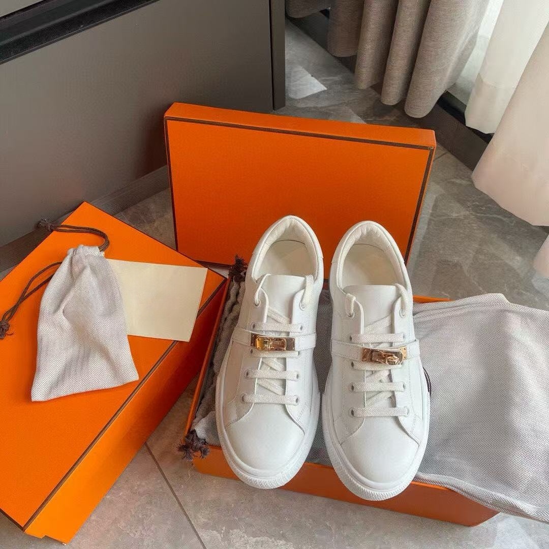 2026 New Style White Leather Sneakers for Women Men Dress Shoes KELLY Lock Metal Buckle Flat Lace-Up Comfortable Casual Athletic Shoes 35-44
