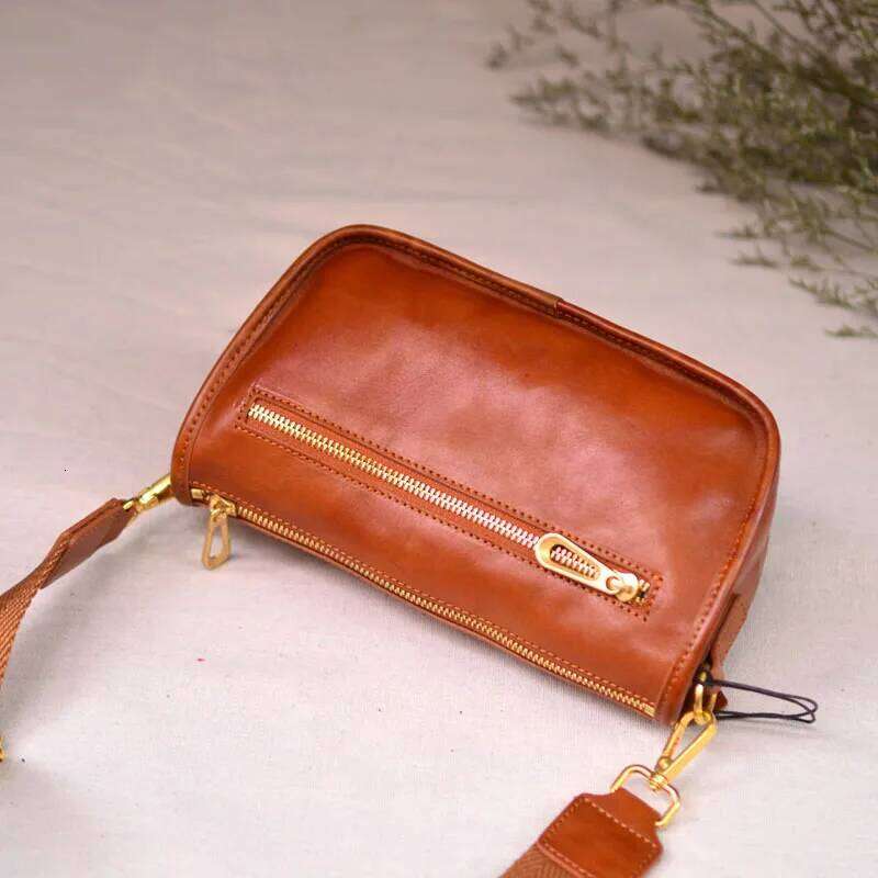 AETOO Vintage leather personality first layer cowhide girls shoulder bag Handmade zipper simple commuter casual outdoor crossbo XJ260109