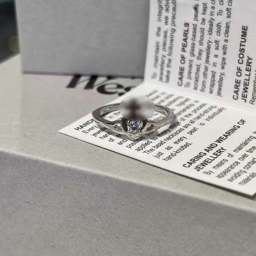 Vivienme west designer ring Simple classic little Saturn heart zircon high-end ring party holiday fashion moissanite