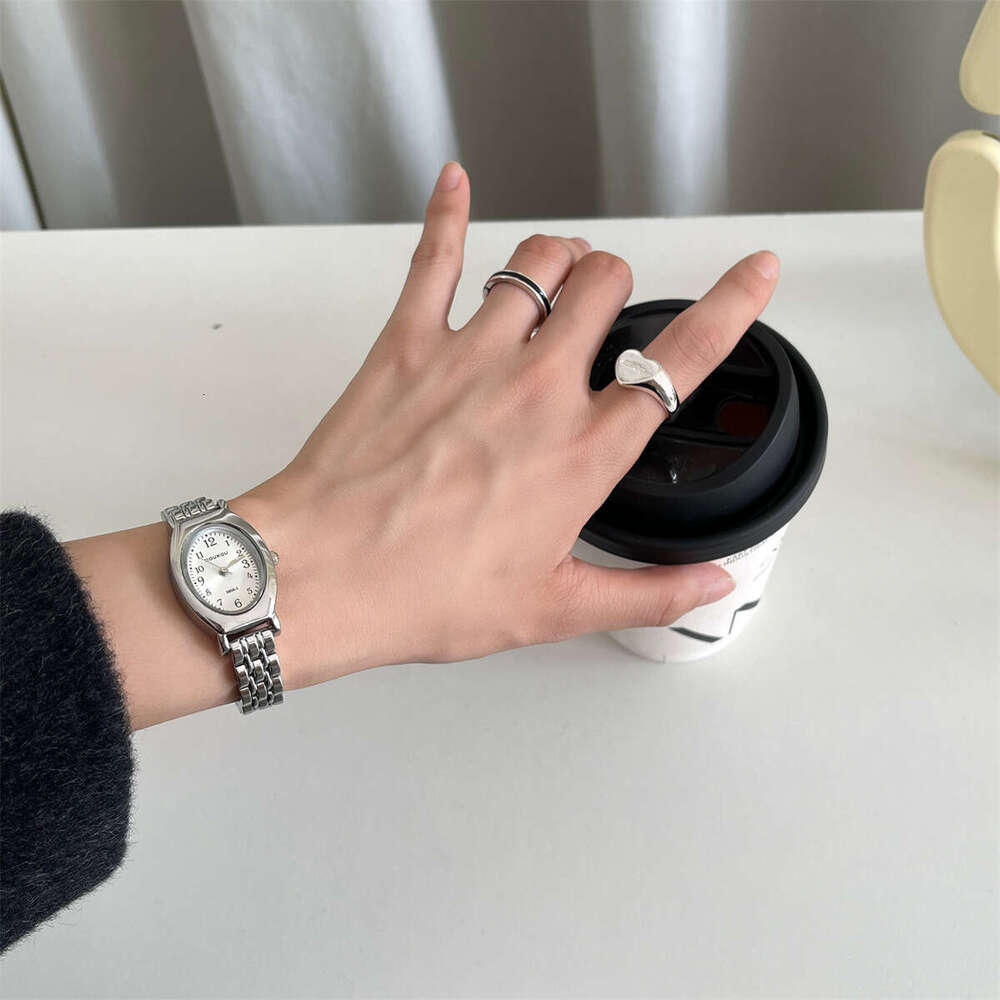 New Steel Band for Women, Vintage Style, Oval Niche Exquisite Quartz Women's Watch, Source Watch