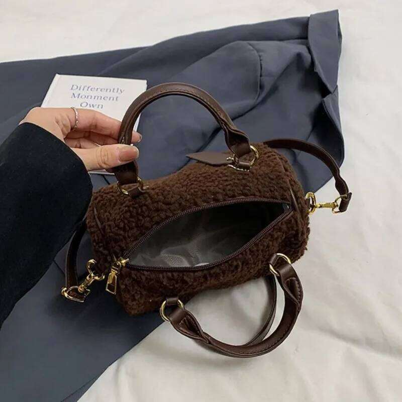 Korean Style Lambswool Pillow Handbag Women Soft Large Capacity Lightweight Shoulder Ladies Fashion Casual Crossbody Bag New XJ260109