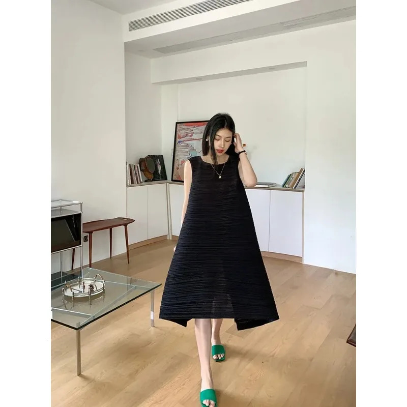 SXZ Miyake Pleated Womens Dresses Loose Plus Size High Quality Sense of Elegance Sleeveless Midlength Skirt 2025 Spring 260104