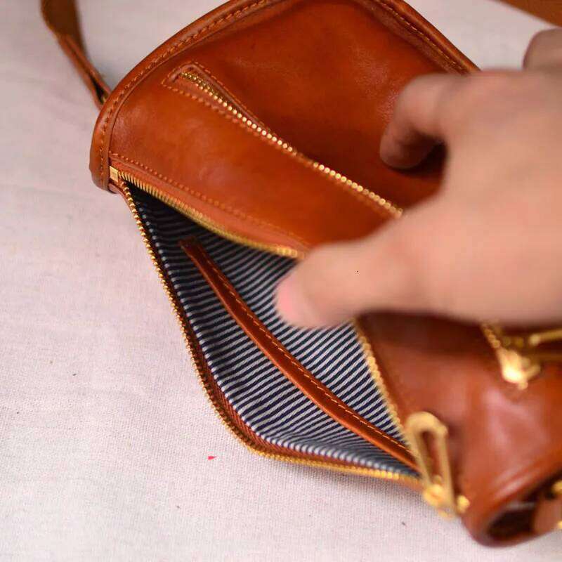 AETOO Vintage leather personality first layer cowhide girls shoulder bag Handmade zipper simple commuter casual outdoor crossbo XJ260109