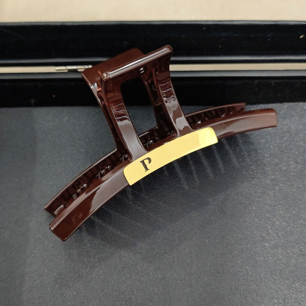 Headwear Hair Accessories Black Retro Acrylic Letter Hair Clip Classic Girls Charm Hair Jewelry New Fashionable Girl High Quality Hair Claw