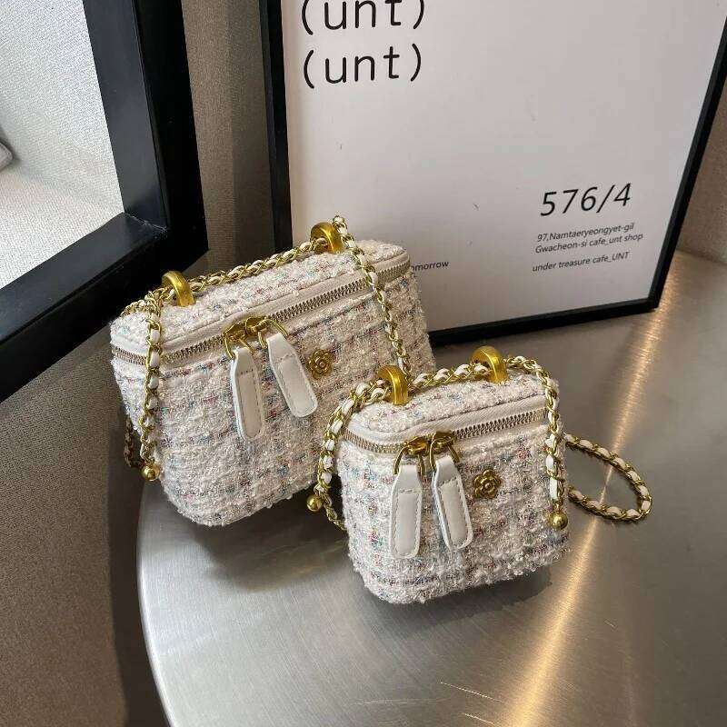 Women Shoulder Bags Popular Fashion Niche Crossbody Wool Chain Small Square Bag Fashionable Purses and Handbags XJ260109