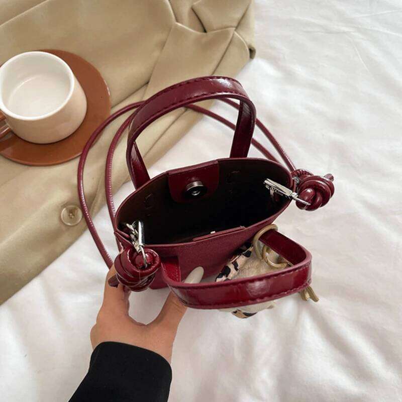 Retro Niche Leopard Print Women's Autumn and Winter Versatile Messenger Super Fire Suede Mobile Phone Small Square Bag XJ260109