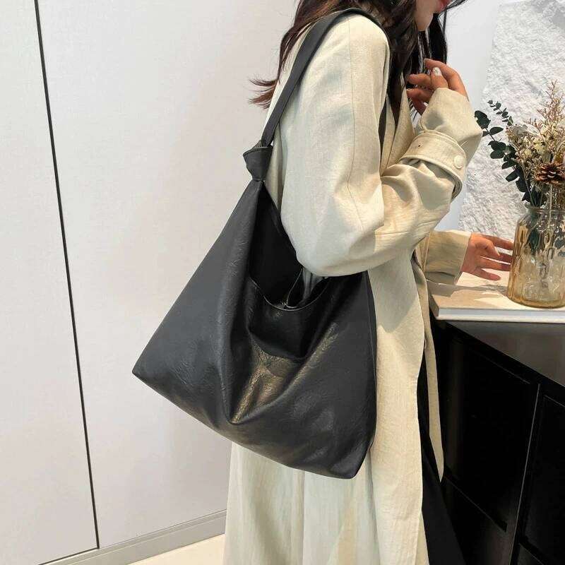 New large-capacity bags for women, trendy and retro, versatile dumpling niche quality bucket bag, underarm bag XJ260109