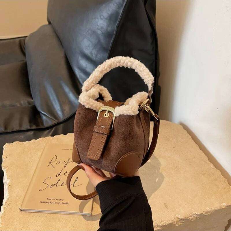 2025 Women's Bags Bucket Shoulder Autumn Winter Vintage Versatile Lamb Wool Handbag Elegant Fashion Crossbody Bag XJ260109