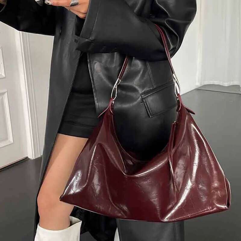 Burgundy Womens Tote Aesthetic Vintage Fashion Advanced Leather Shoulder Bag Autumn and Winter Large Capacity Handbag bolsa XJ260109