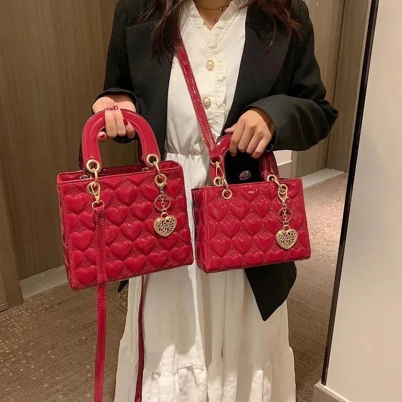 Chic Women's Bridal Crossbody Bag - Durable Patent Leather with Sleek Shine, Perfect for Any Ocn2025