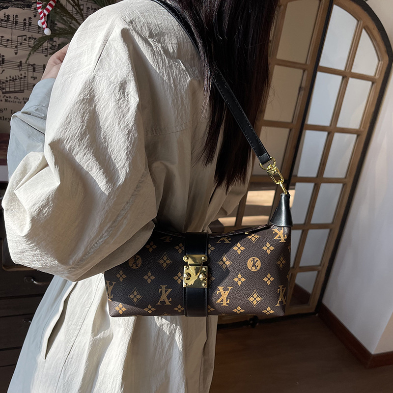 Bestselling 2026 New Design Classic Printed Fashion Versatile Shoulder Bag Women's Elegant Trendy Metal Buckle Handbag Free Shipping