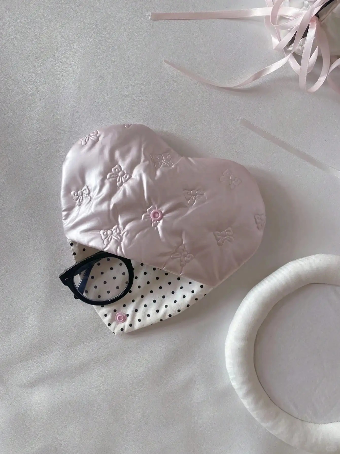 1PC Pink Heart-Shaped Glasses Pouch - Bow Embossed Pattern PU Leather Eyewear Storage Case Accessory 260107