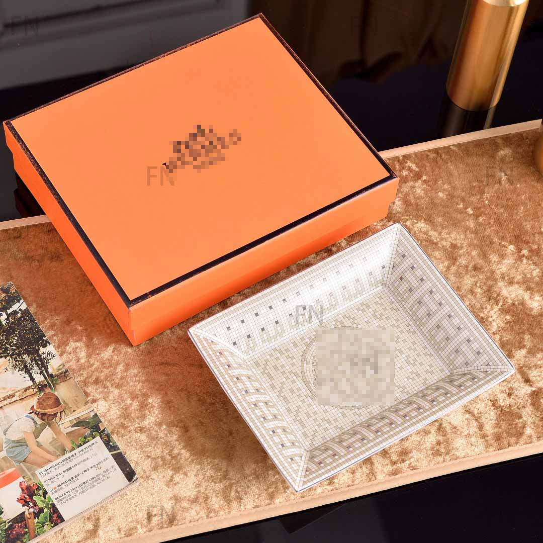 Elegant Nordic Ceramic Jewelry Dish, Stylish Design Perfect for Home Decor, Gifts, or Organizing Your Favorite Accessories