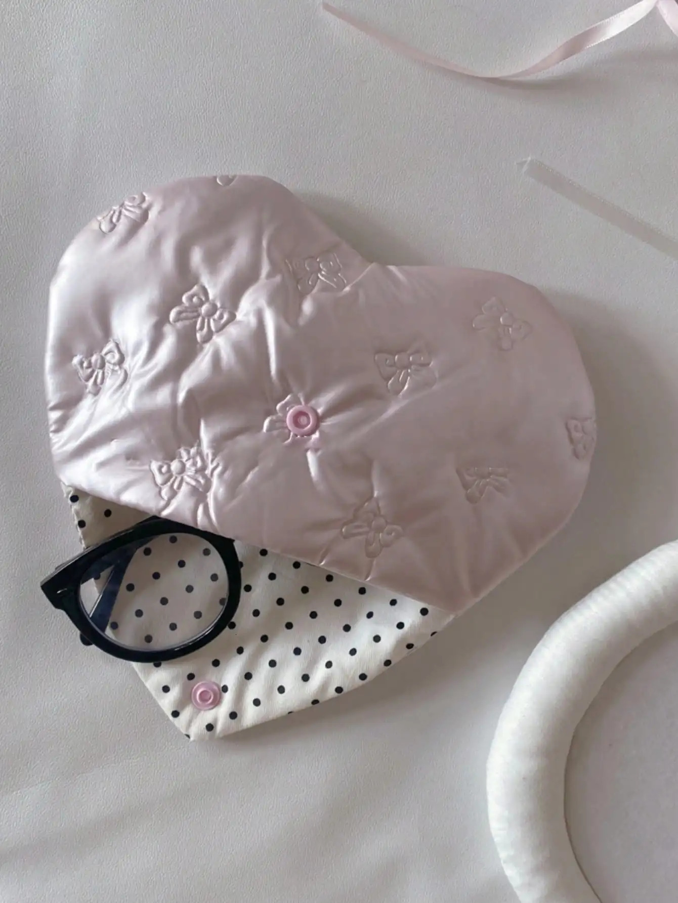1PC Pink Heart-Shaped Glasses Pouch - Bow Embossed Pattern PU Leather Eyewear Storage Case Accessory 260107