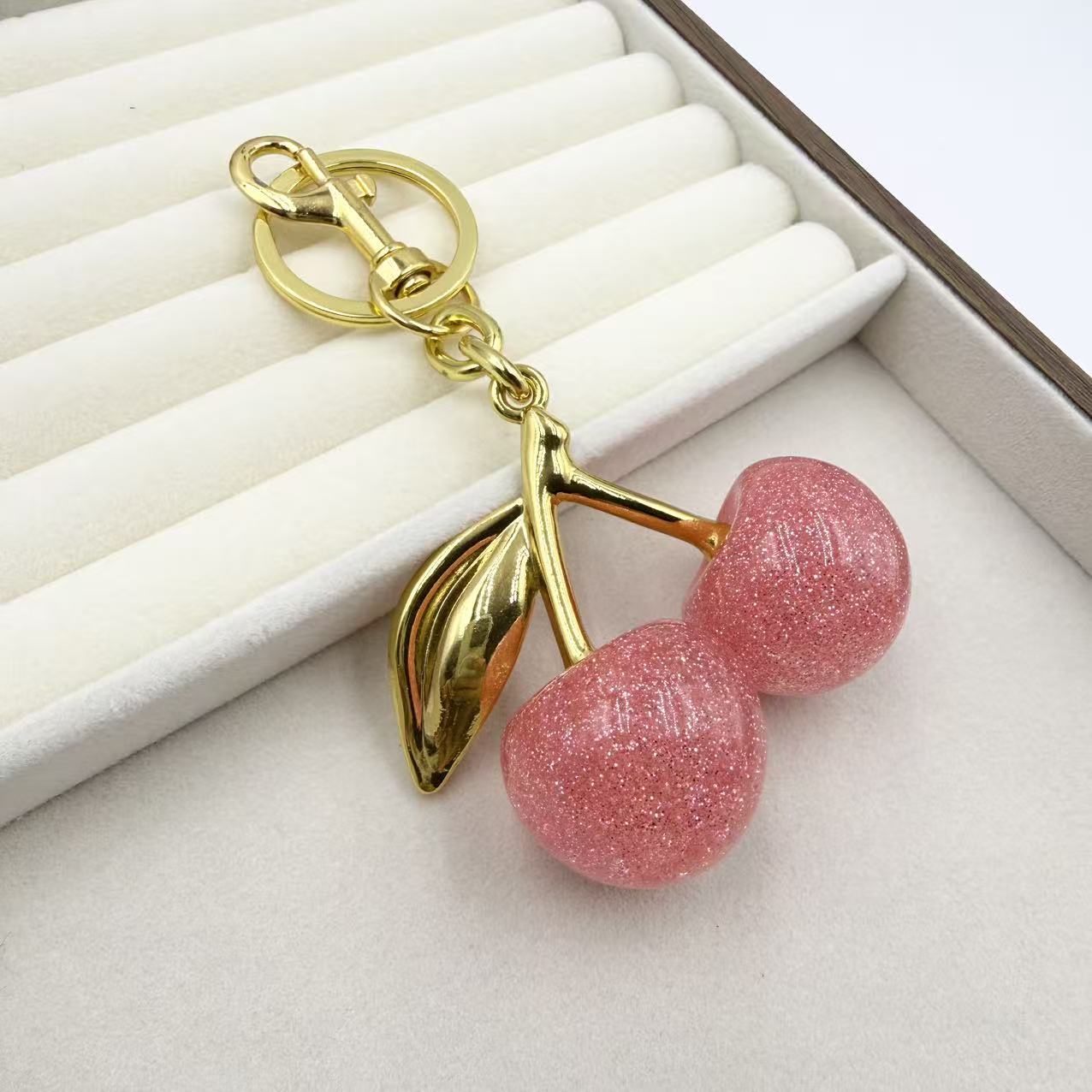Free delivery bag charm Simple bag pendant with three-dimensional design and scratch resistant hanging decoration