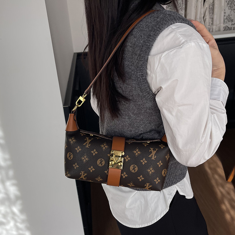 Bestselling 2026 New Design Arrival Classic Printed Fashion Versatile Shoulder Bag Women's Elegant Trendy Metal Buckle Handbag Crossbody Bag Free