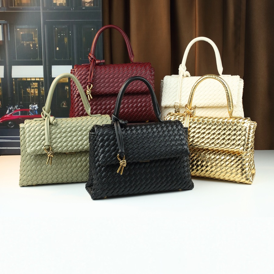 2026 Designer Luxury Tote Bag New Women's Niche High-end Metal Rope Buckle Woven Shoulder Fashion Versatile Retro Commuter Bag Trendy