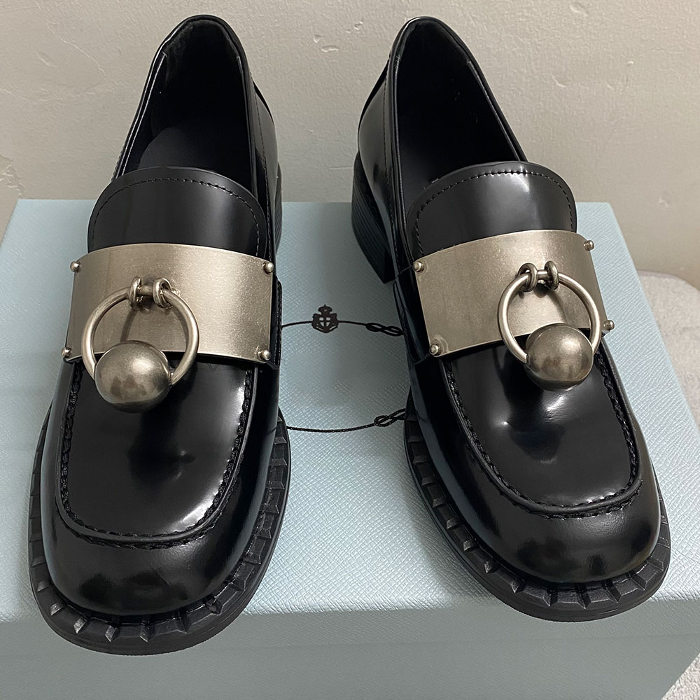 Brushed leather loafers with metal details womens loafer Brand Designer Loafers Black Luxury Loafer 1D981N Refined Classic Comfort
