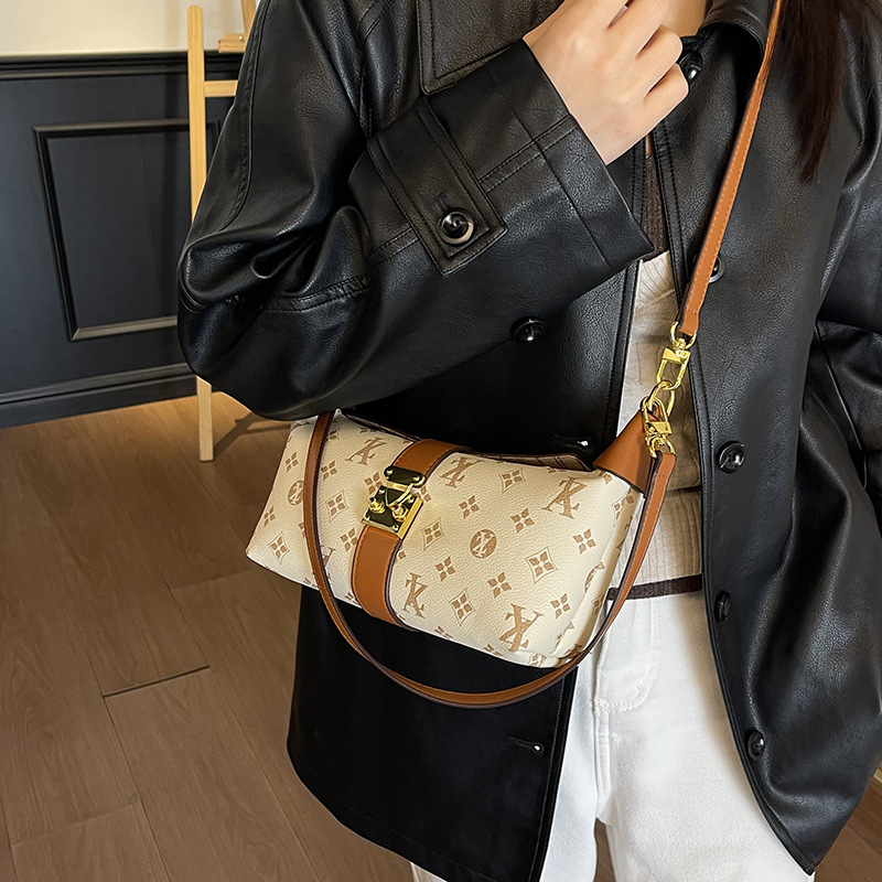 Bestselling 2026 New Design Arrival Classic Printed Fashion Versatile Shoulder Bag Women's Elegant Trendy Metal Buckle Handbag Crossbody Bag Free