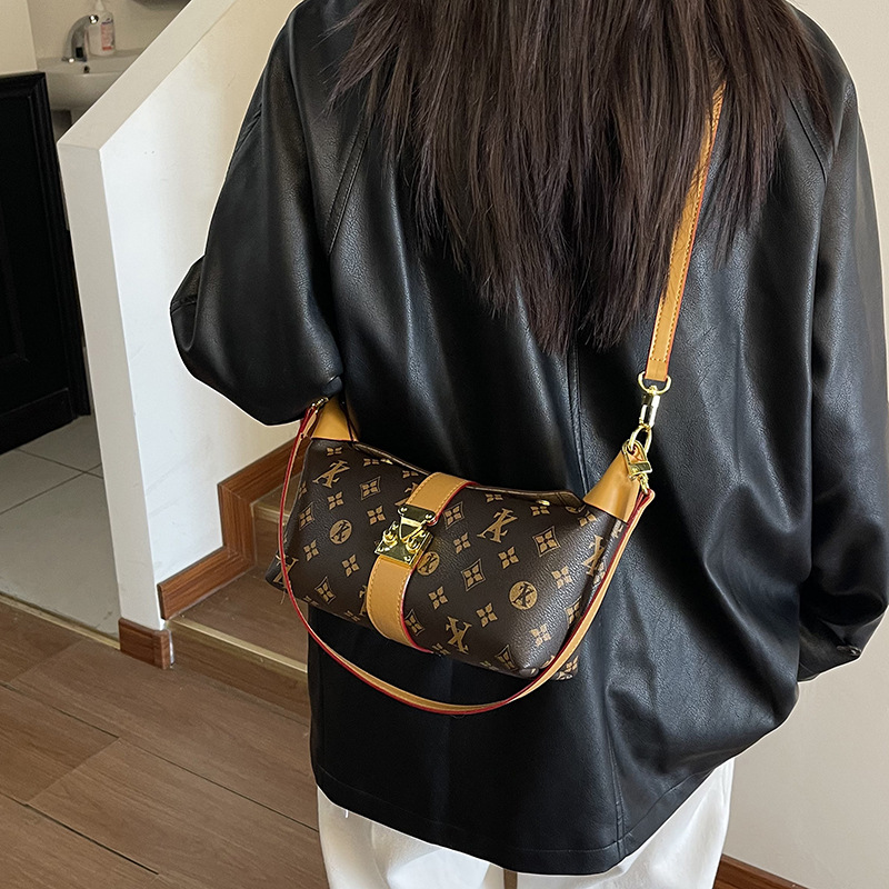Bestselling 2026 New Design Arrival Classic Printed Fashion Versatile Shoulder Bag Women's Elegant Trendy Metal Buckle Handbag Crossbody Bag Free