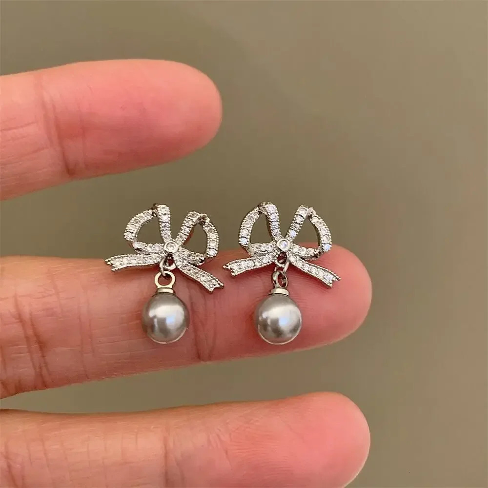 Korean Full Drill Butterfly Knot Earrings Womens High-End Elegant Pearl Zircon Silver Needle Ear Jewelry Fashion Accessories 260107