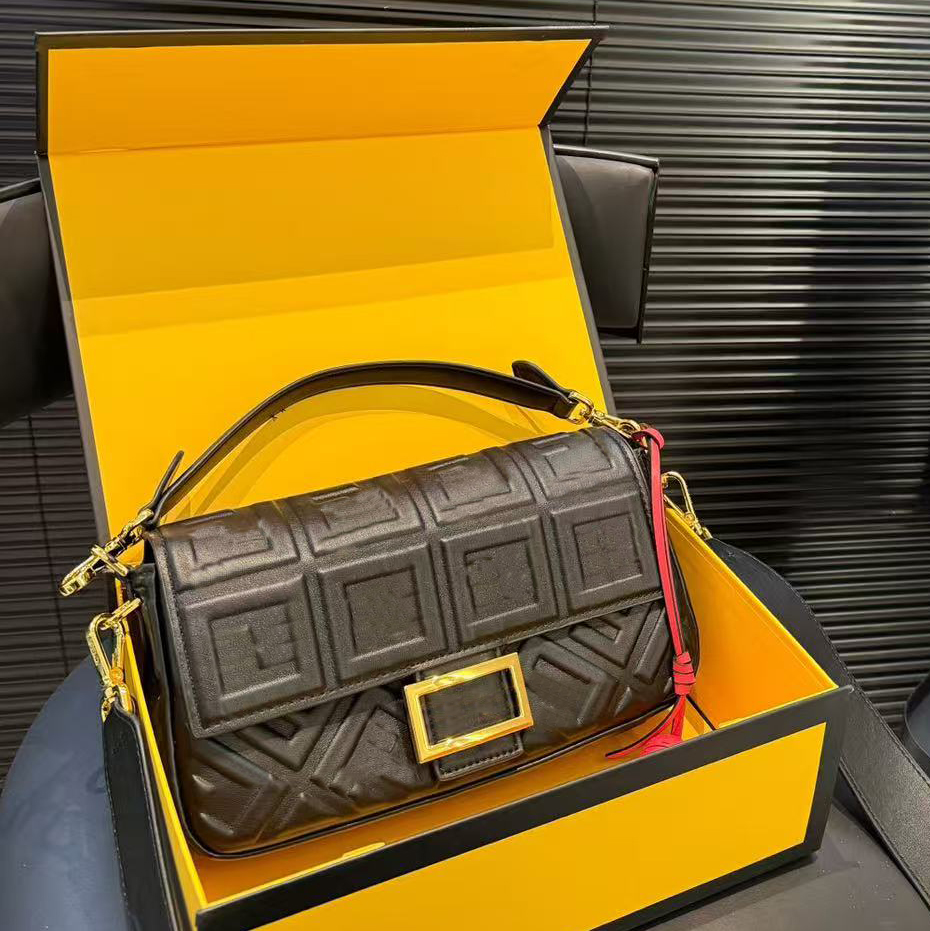 Vintage Style Baguette Canvas Shoulder Handbag Shoulder Bags F Bag Designer Luxury Brand 2025 Flip Over Crossbody FF High-End Single Fashionable Womens Bag