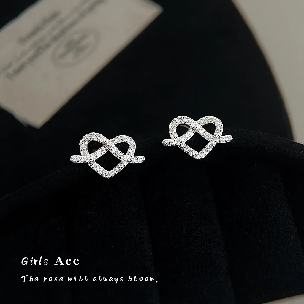 Korean Fashion Heart Shape Crystal Earrings Pretzel Knot Light Commute Jewelry Elegant Ear Accessories 260107