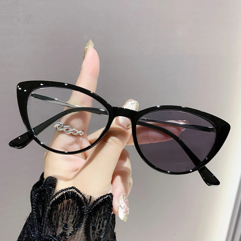 Light-sensitive color-changing cat eye style retro trendy non-face slimming flat light glasses high-end myopia glasses 6105 260106
