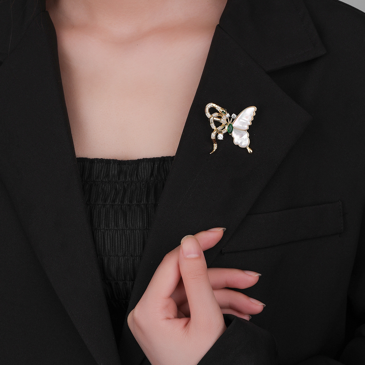 Unique Brooch Vintage Pin Exotic Snake And Butterfly Brooch High-End Elegant Light Luxury High-Grade Sense Of Design Exquisite Pin Accessories