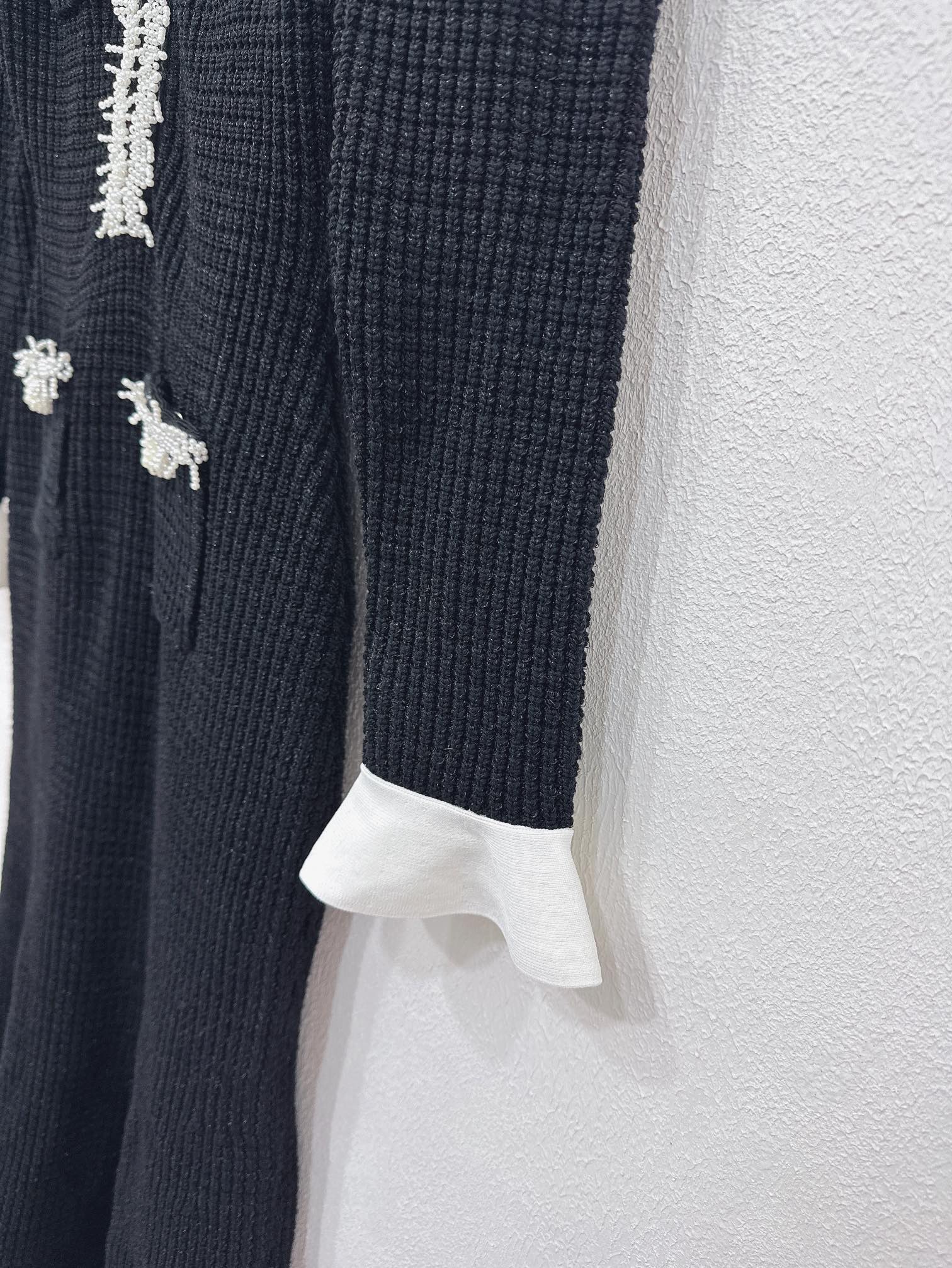 2026 Designer Spring and Summer Slim Black Long Skirt Classic Pearl Long Sleeve Knitted Bottom Women's Skirt