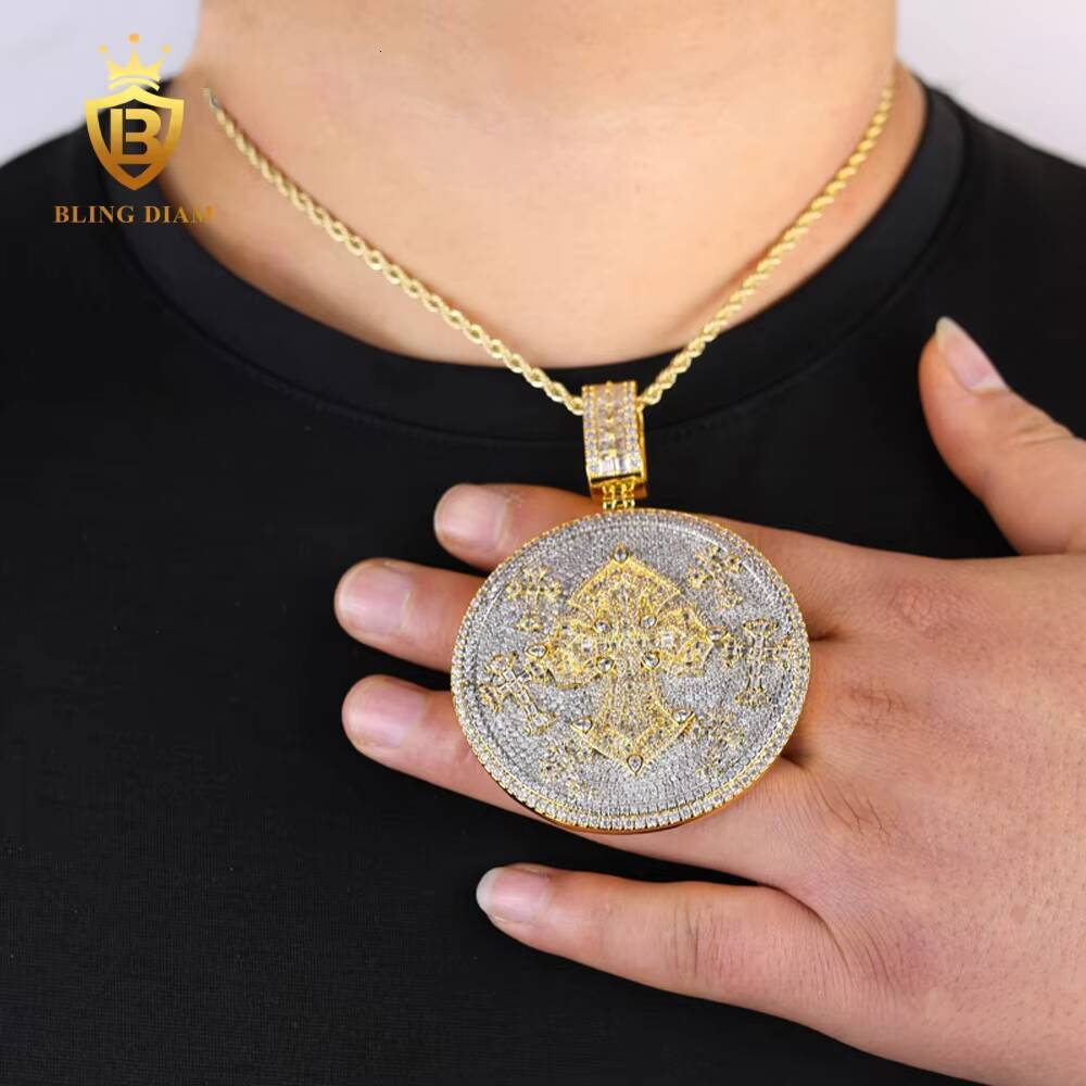 Hip hop fashion cross pendant necklace; rap hip hop style pendant; inlaid VVS moissanite 925 pure silver pendant exquisite jewelry in stock