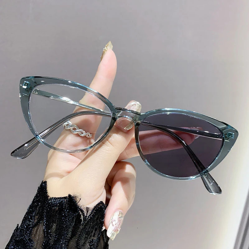 Light-sensitive color-changing cat eye style retro trendy non-face slimming flat light glasses high-end myopia glasses 6105 260106