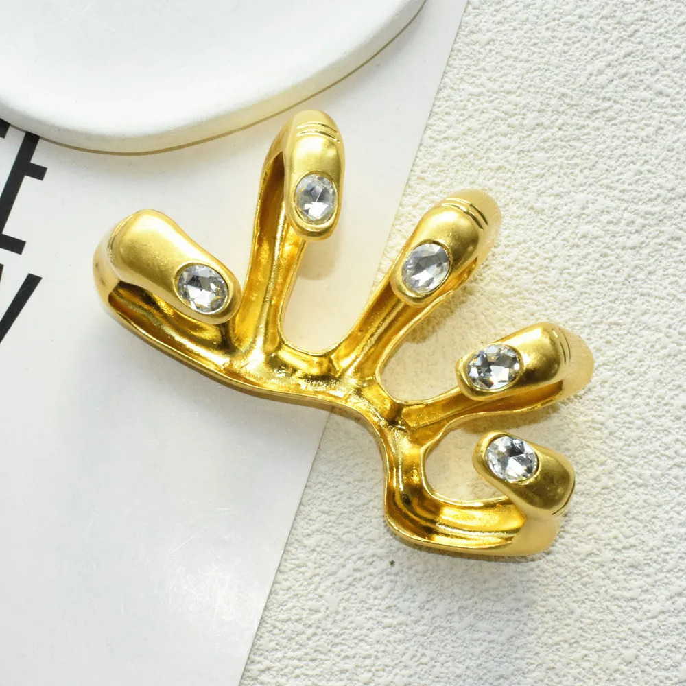 1PC Fashion Show Exaggerated Metal Gold-Plated Big Hand Ring For Women - Elegant Statement Ring Accessory 260107